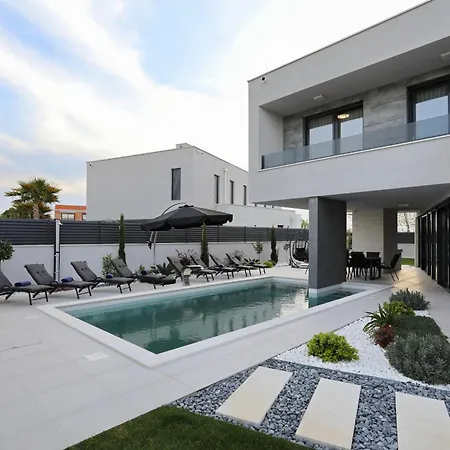 Luxury 034 With Heated Pool