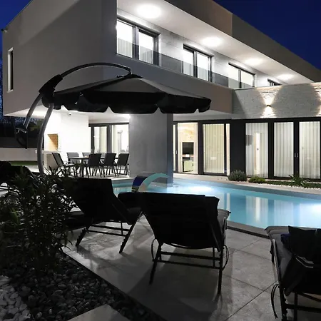 Vila Luxury 034 With Heated Pool *