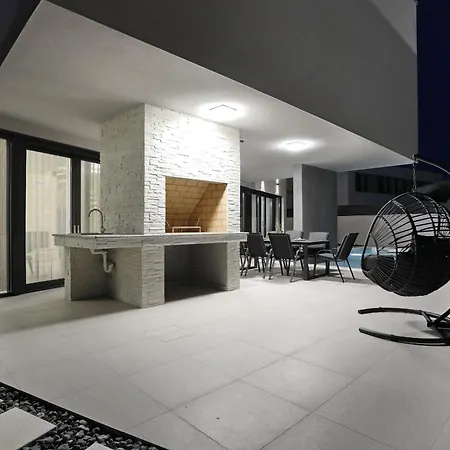 Luxury 034 With Heated Pool