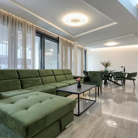 Luxury 034 With Heated Pool