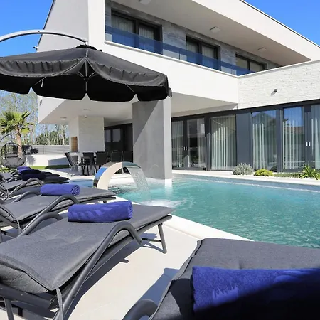 Vila Luxury 034 With Heated Pool *