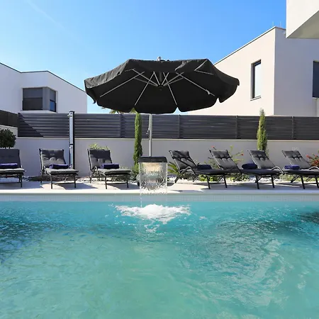 Vila Luxury 034 With Heated Pool
