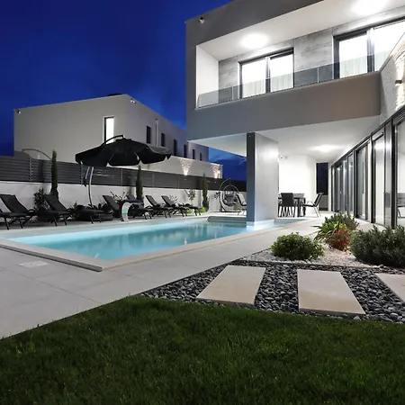 Luxury 034 With Heated Pool