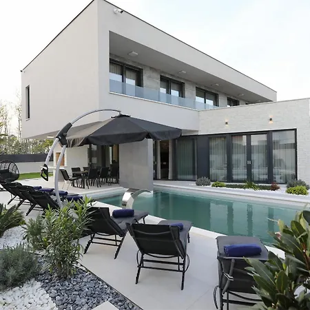 Vila Luxury 034 With Heated Pool *